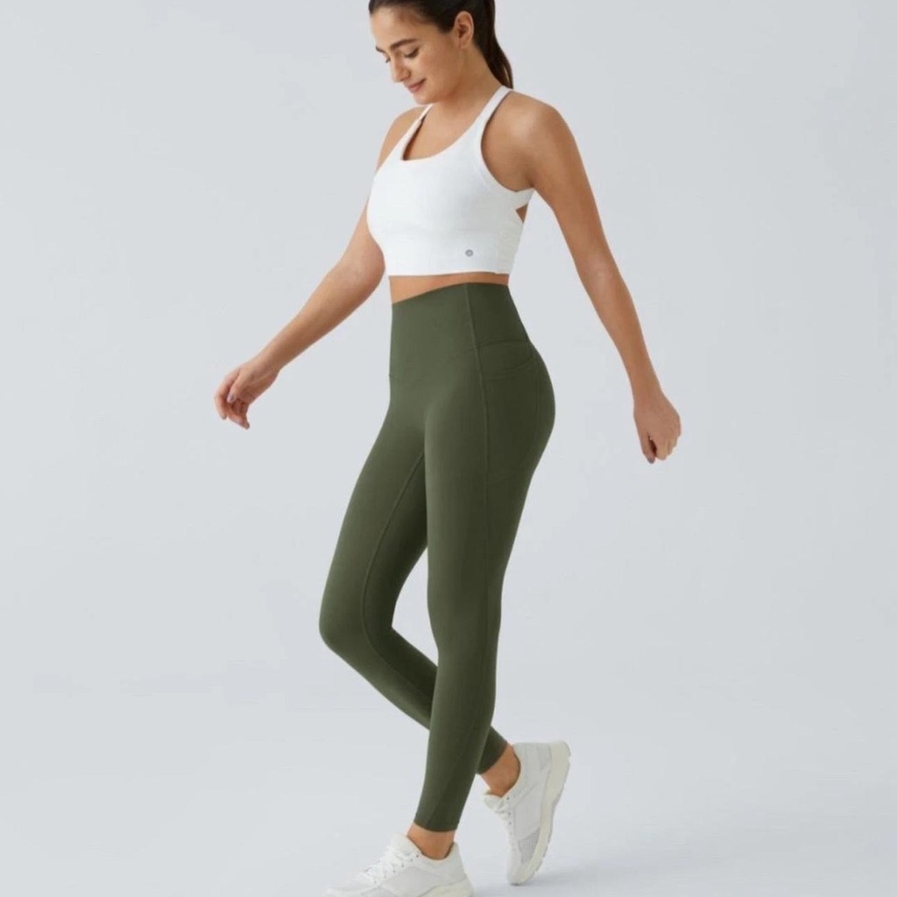 NWT Halara Women’s High Waisted Tummy Control Pocket Leggings Size M